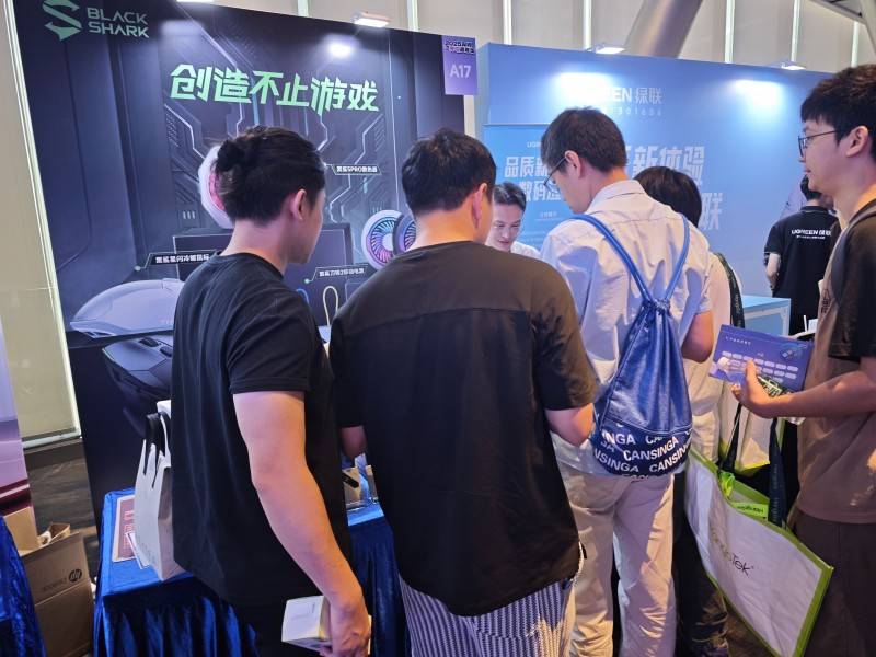 025深圳充电嘉年华安全快充引热潮！开元棋牌app黑鲨充电宝系列闪耀2(图2)